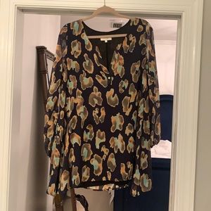 Size medium boutique top